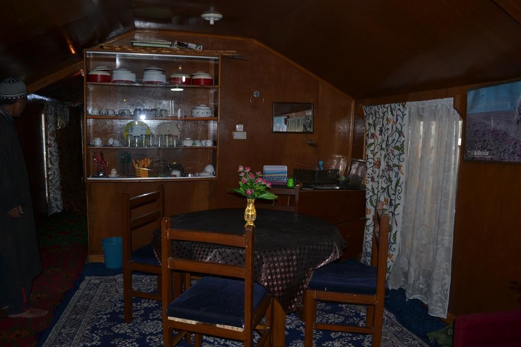 New Bombay Heritage Group Of Houseboats Σριναγκάρ Εξωτερικό φωτογραφία