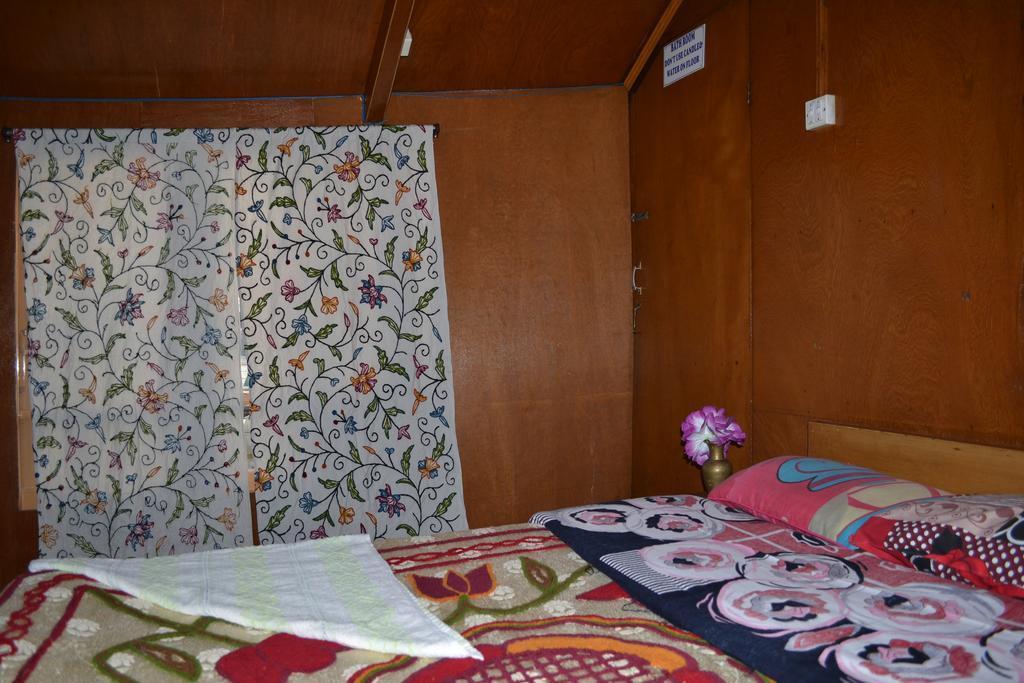 New Bombay Heritage Group Of Houseboats Σριναγκάρ Εξωτερικό φωτογραφία